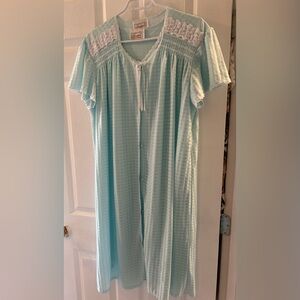Vintage nightie and housecoat, size large